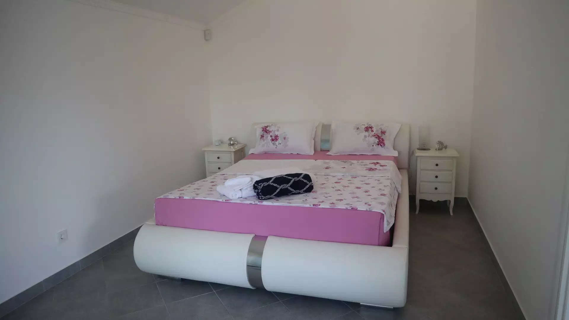 Villa 224m² in Montenegro, Krasici. Priced at 750000€ rent photo-3