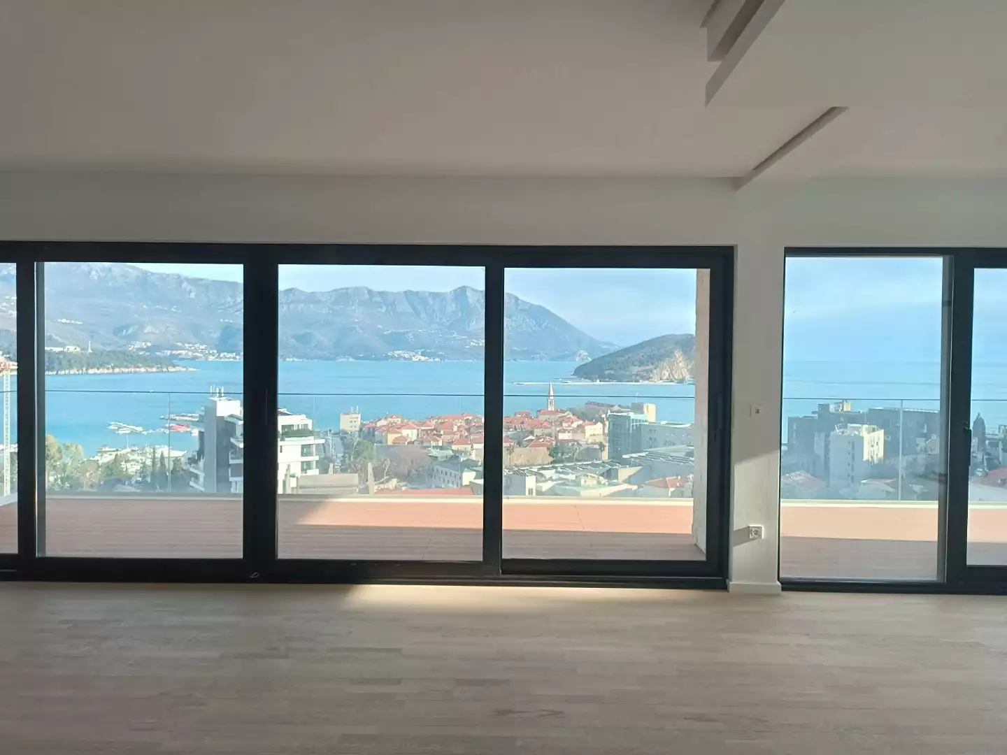 Flat 111m² in Montenegro, Budva. Priced at 483000€ rent photo-1