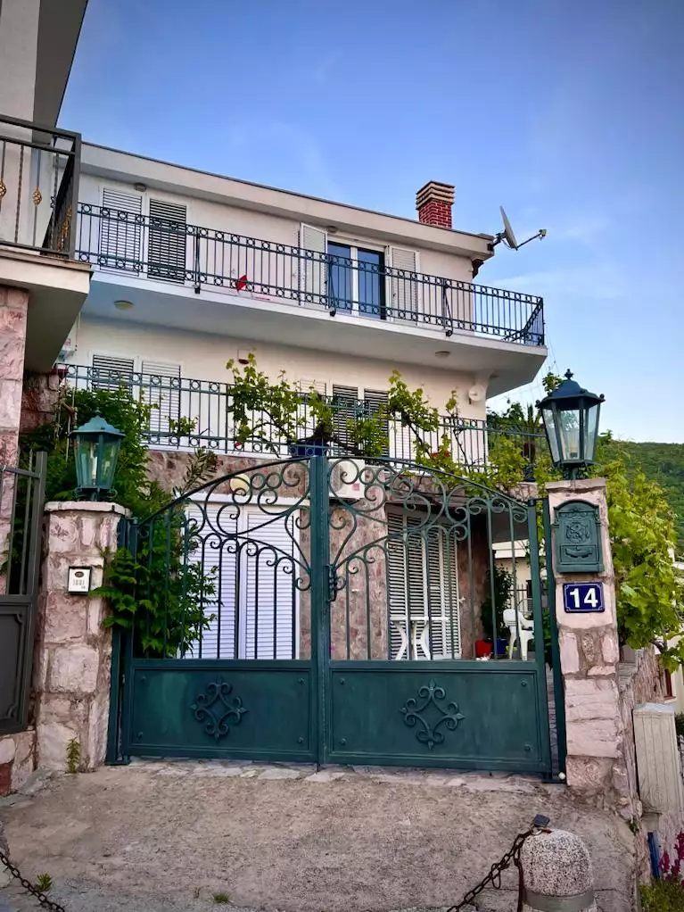 House 260m² in Montenegro, Petrovac. Priced at 420000€ rent photo-1
