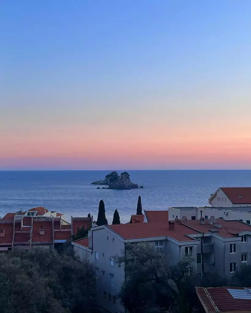 House 260m² in Montenegro, Petrovac. Priced at 420000€ rent photo-2