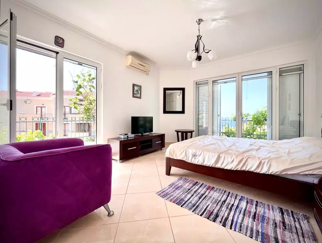 House 260m² in Montenegro, Petrovac. Priced at 420000€ rent photo-10