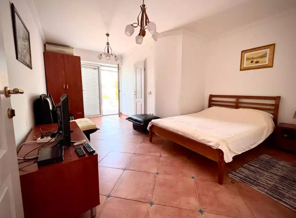 House 260m² in Montenegro, Petrovac. Priced at 420000€ rent photo-11