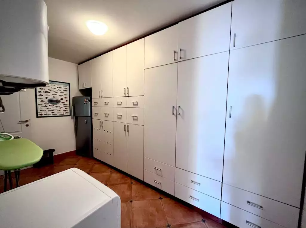 House 260m² in Montenegro, Petrovac. Priced at 420000€ rent photo-12