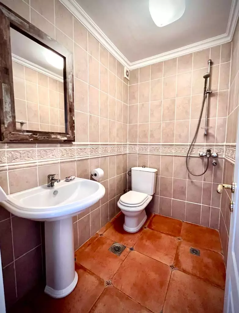 House 260m² in Montenegro, Petrovac. Priced at 420000€ rent photo-13
