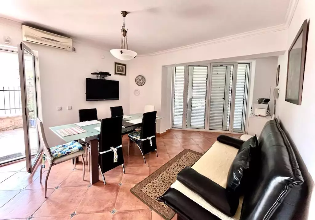 House 260m² in Montenegro, Petrovac. Priced at 420000€ rent photo-14