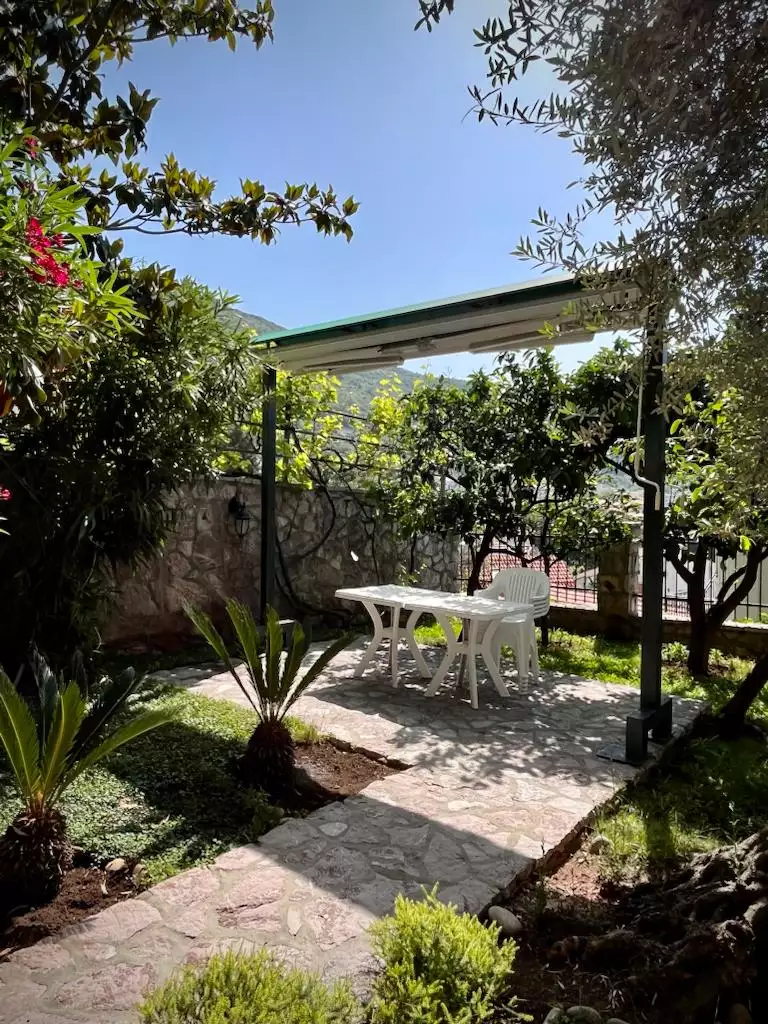 House 260m² in Montenegro, Petrovac. Priced at 420000€ rent photo-16