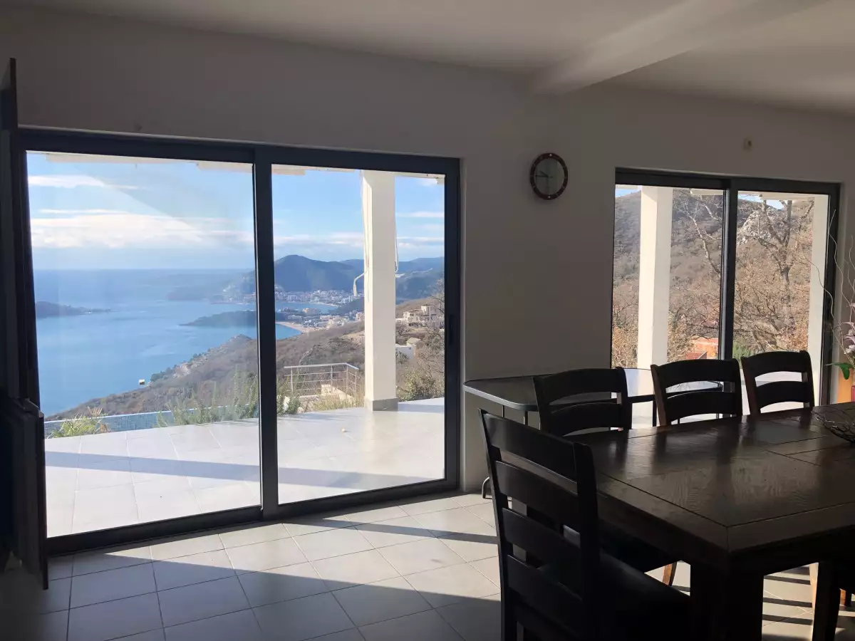 Villa 190m² in Montenegro, Budva. Priced at 400000€ rent photo-2