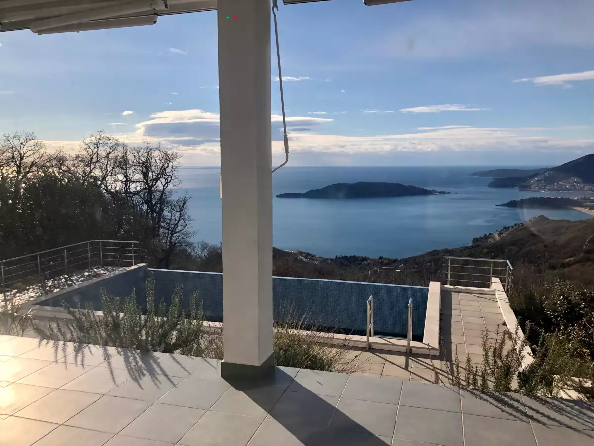 Villa 190m² in Montenegro, Budva. Priced at 400000€ rent photo-3