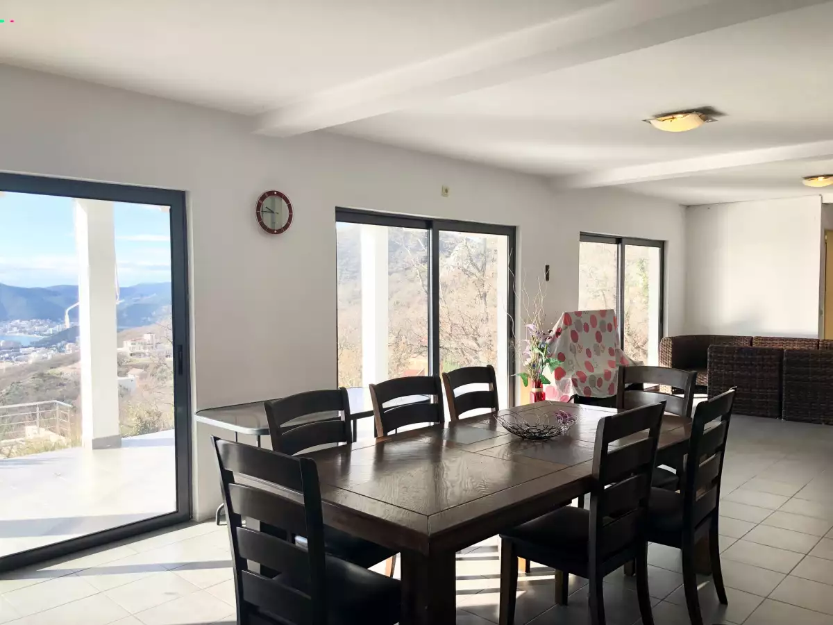 Villa 190m² in Montenegro, Budva. Priced at 400000€ rent photo-4