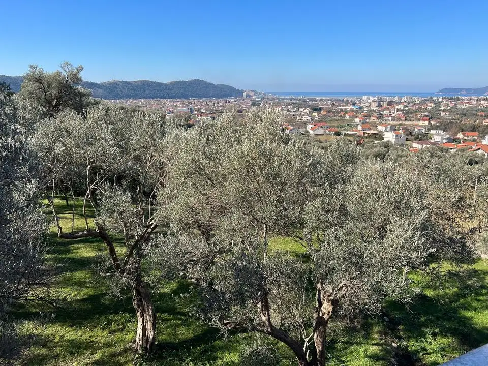 Villa 183m² in Montenegro, Bar. Priced at 330000€ rent photo-9