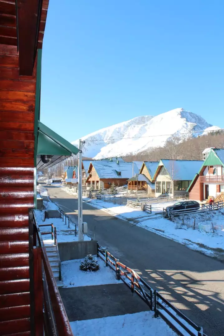 House 330m² in Montenegro, Zabljak. Priced at 340000€ rent photo-2