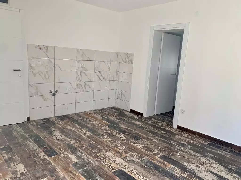 Hotels 350m² in Montenegro, Sutomore. Priced at 390000€ rent photo-4
