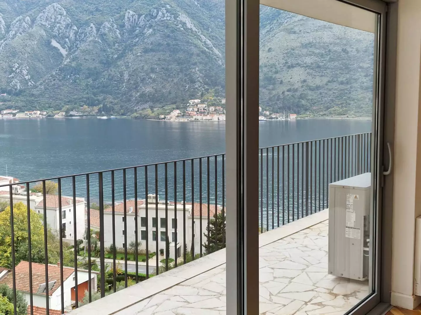 Cottage 403m² in Montenegro, Dobrota. Priced at 630000€ rent photo-28
