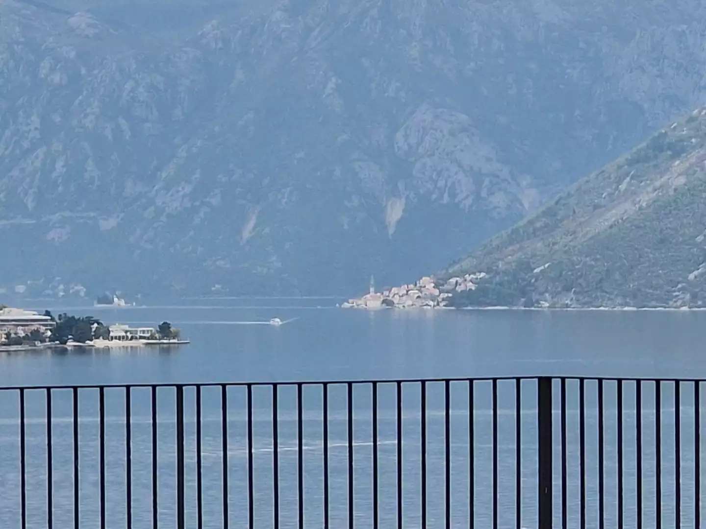 Cottage 403m² in Montenegro, Dobrota. Priced at 630000€ rent photo-29