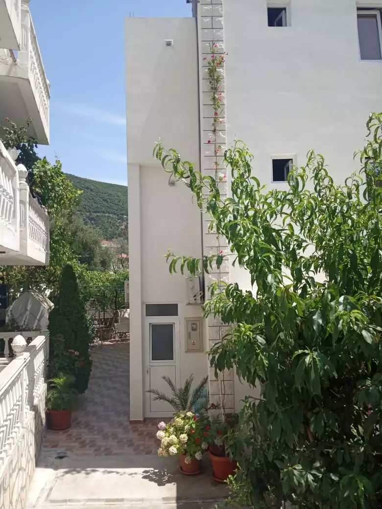 Hotels 270m² in Montenegro, Budva. Priced at 700000€ rent photo-28