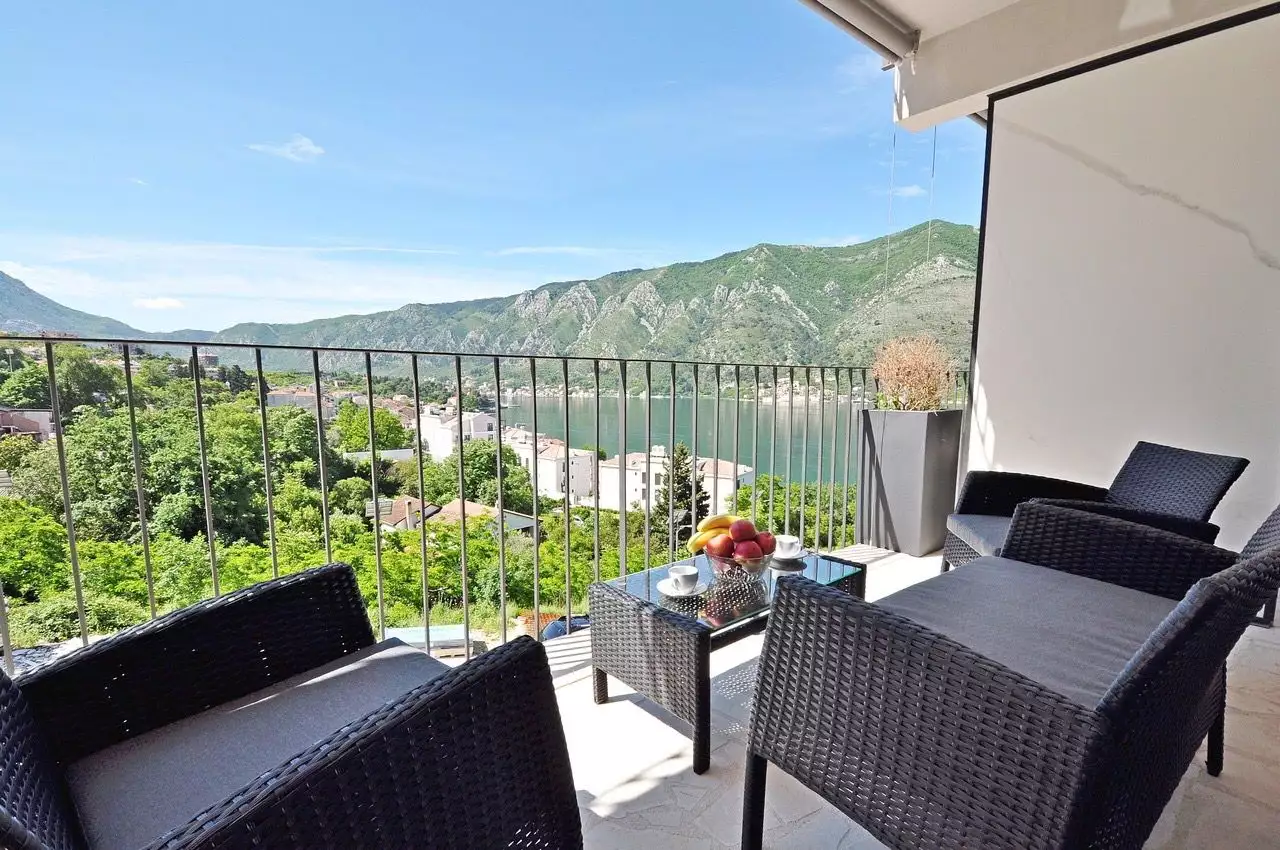 Flat 52m² in Montenegro, Dobrota. Priced at 170000€ rent photo-8