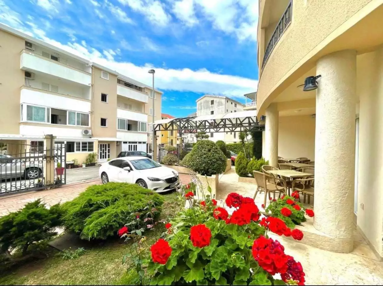 Hotels 2300m² in Montenegro, Budva. Priced at 3000000€ rent photo-1