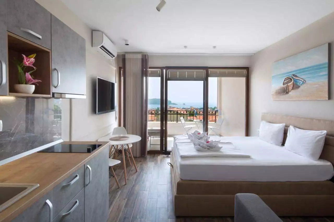 Hotels 570m² in Montenegro, Budva. Priced at 1450000€ rent photo-2