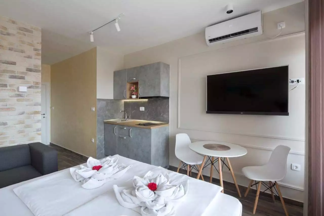 Hotels 570m² in Montenegro, Budva. Priced at 1450000€ rent photo-5
