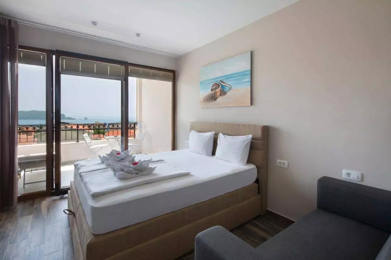 Hotels 570m² in Montenegro, Budva. Priced at 1450000€ rent photo-6