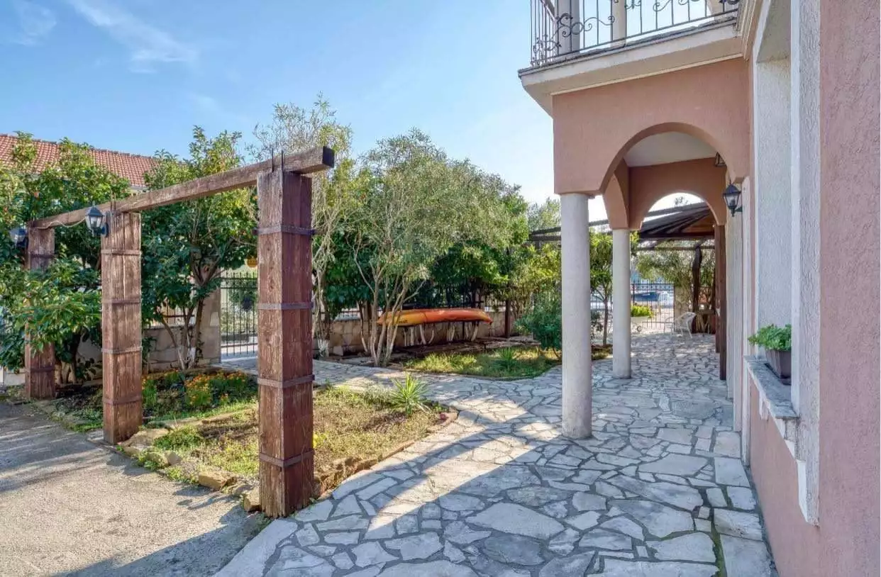 Hotels 500m² in Montenegro, Tivat. Priced at 1500000€ rent photo-2