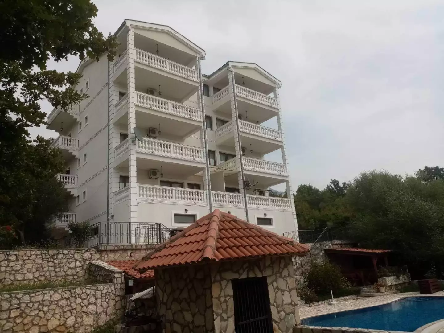Hotels 235m² in Montenegro, Budva. Priced at 1250000€ rent photo-30