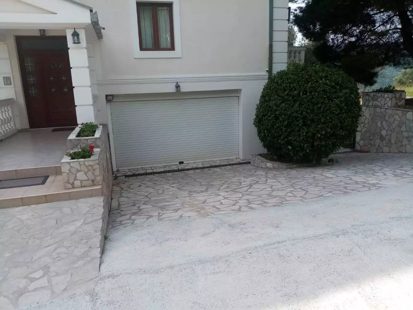 Hotels 235m² in Montenegro, Budva. Priced at 1250000€ rent photo-43