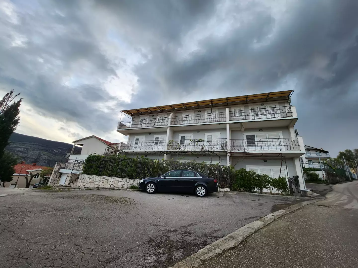 Hotels 177m² in Montenegro, Igalo. Priced at 1182700€ rent photo-1