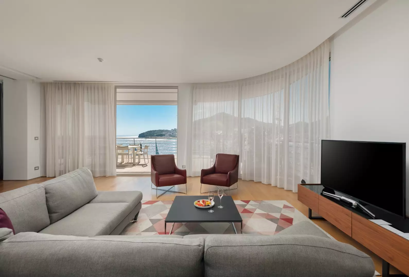 Cottage 457m² in Montenegro, Becici. Priced at 2500000€ rent photo-20