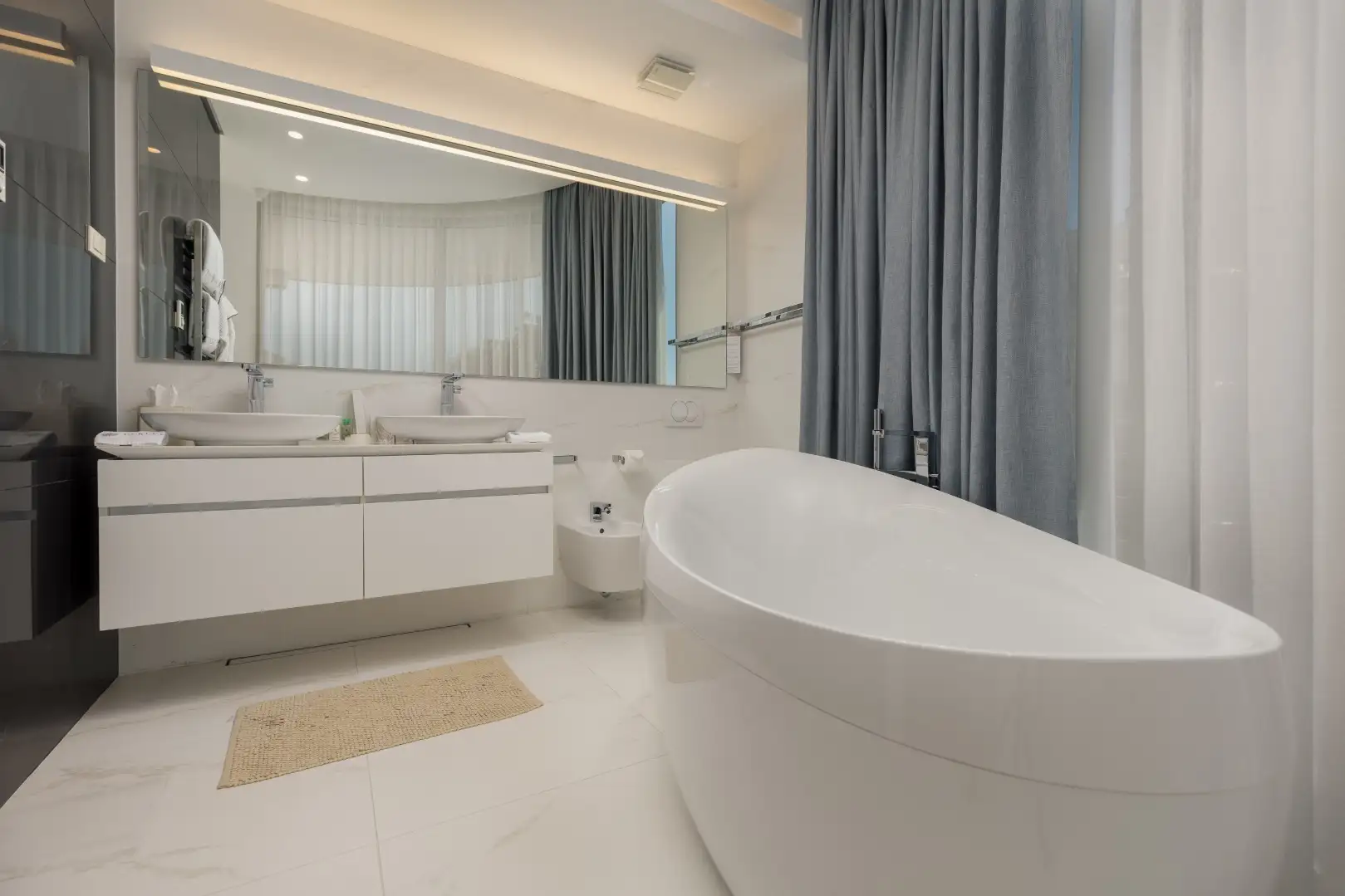 Cottage 457m² in Montenegro, Becici. Priced at 2500000€ rent photo-10