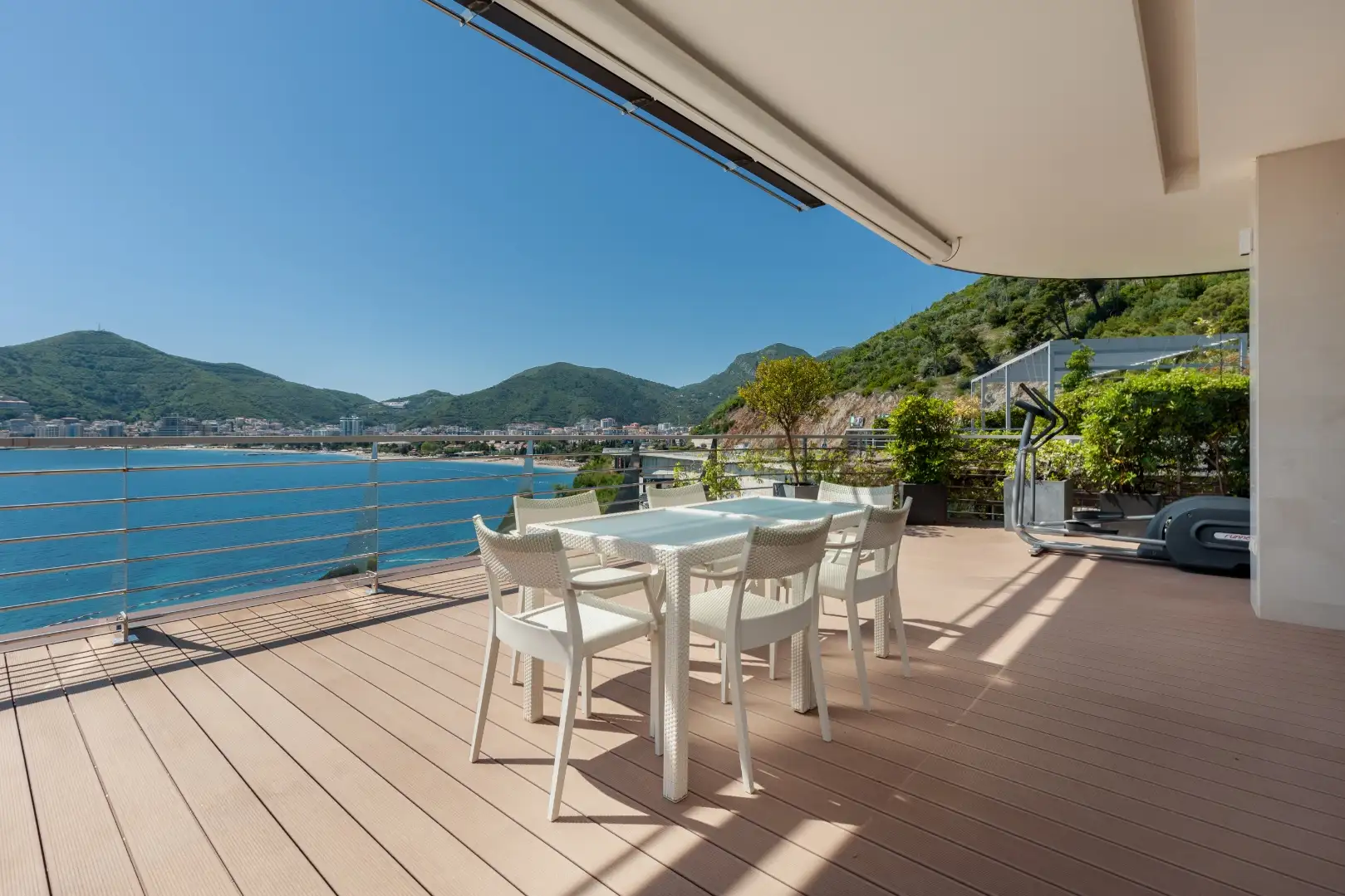 Cottage 457m² in Montenegro, Becici. Priced at 2500000€ rent photo-16