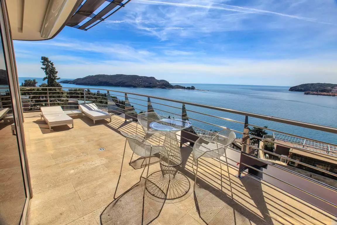 Cottage 174m² in Montenegro, Becici. Priced at 1800000€ rent photo-8