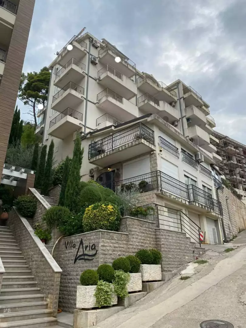 Flat 100m² in Montenegro, Budva. Priced at 190000€ rent photo-2