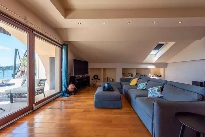 Flat 230m² in Montenegro, Rafailovici. Priced at 400000€ rent photo-6