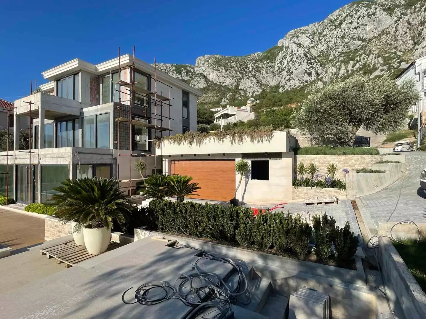 Villa 400m² in Montenegro, Sveti Stefan. Priced at 2000000€ rent photo-2
