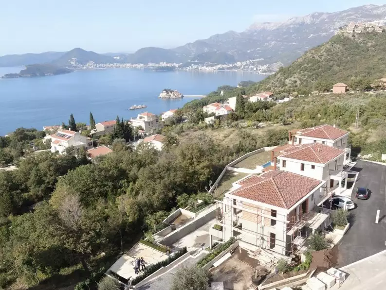 Villa 400m² in Montenegro, Sveti Stefan. Priced at 2000000€ rent photo-17