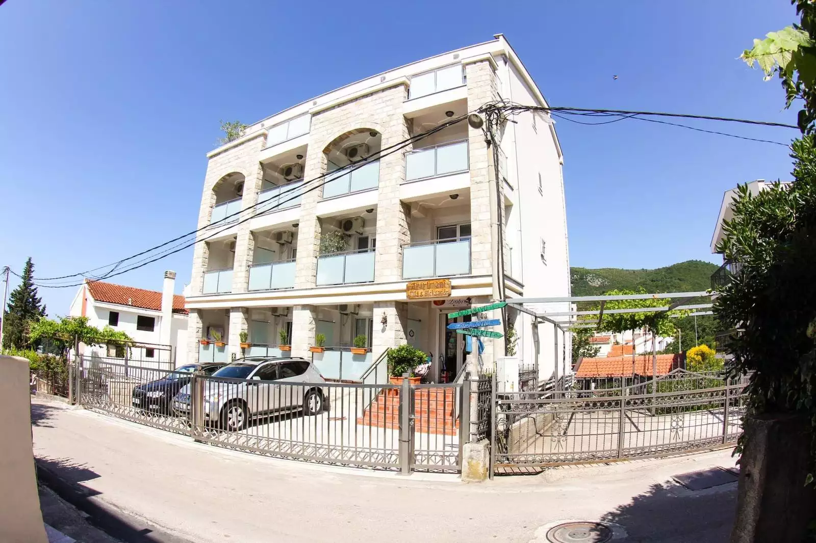 Hotels 224m² in Montenegro, Becici. Priced at 2000000€ rent photo-1