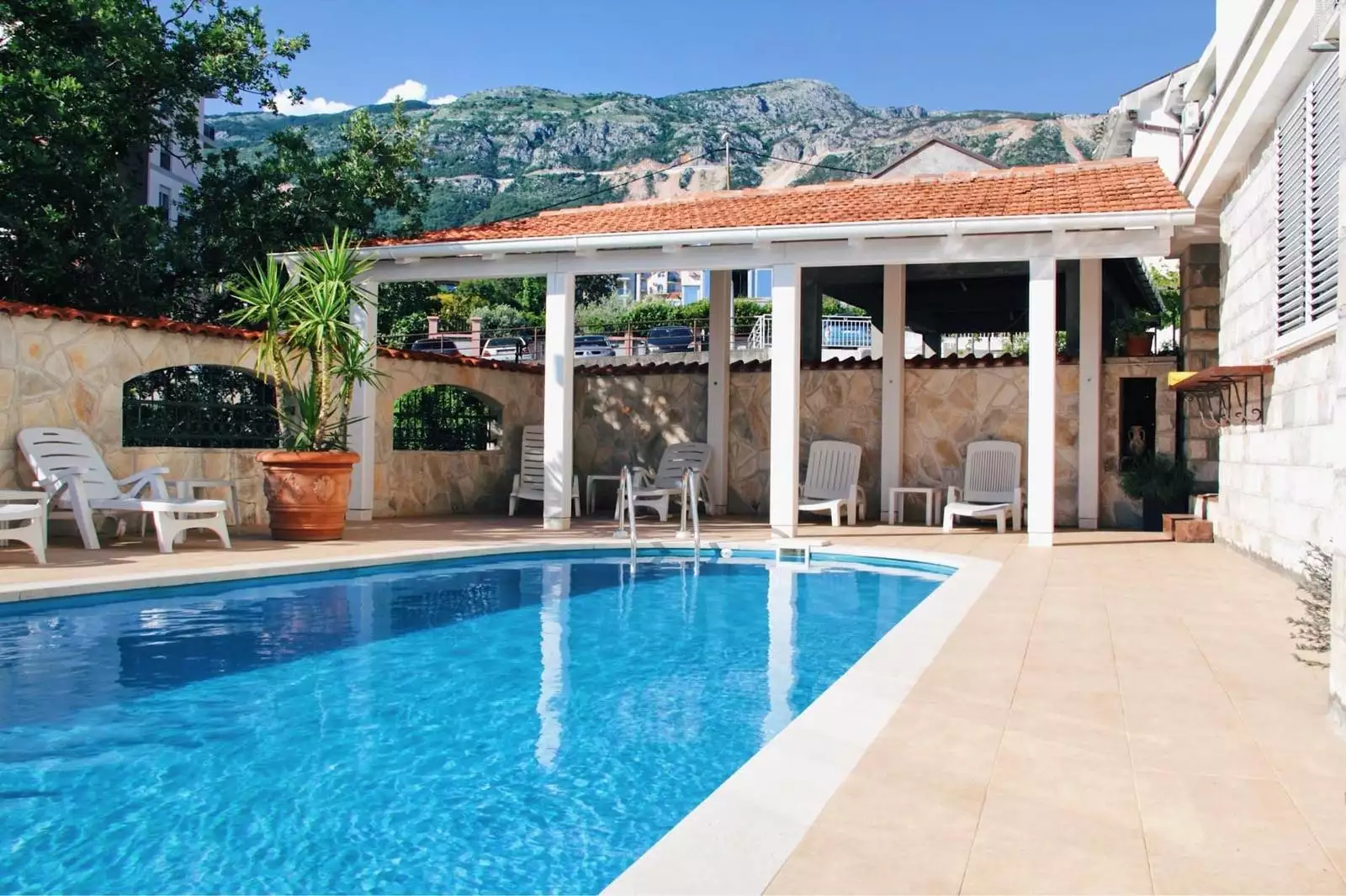 Hotels 224m² in Montenegro, Becici. Priced at 2000000€ rent photo-16