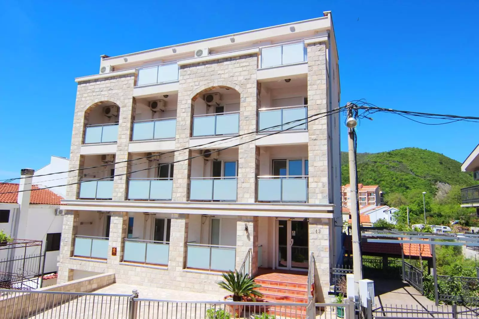 Hotels 224m² in Montenegro, Becici. Priced at 2000000€ rent photo-23
