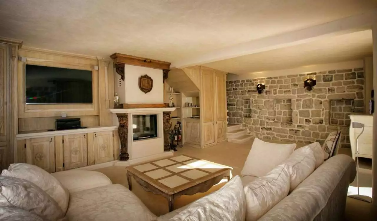 Villa 350m² in Montenegro, Rezevici. Priced at 780000€ rent photo-3