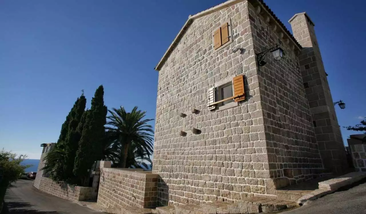 Villa 350m² in Montenegro, Rezevici. Priced at 780000€ rent photo-8