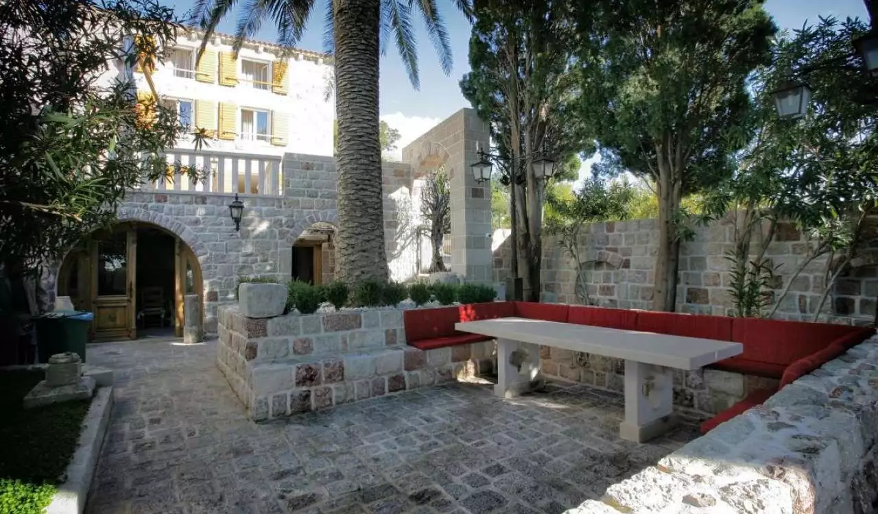 Villa 350m² in Montenegro, Rezevici. Priced at 780000€ rent photo-11