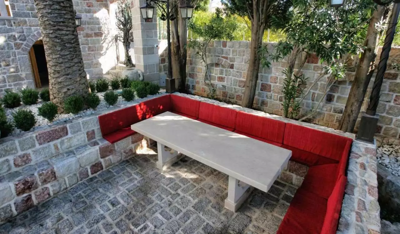 Villa 350m² in Montenegro, Rezevici. Priced at 780000€ rent photo-12