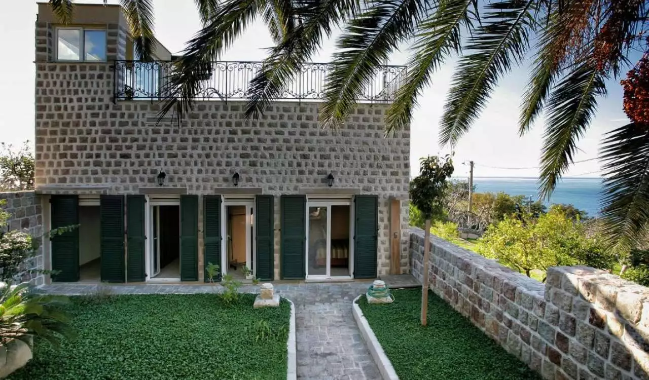 Villa 350m² in Montenegro, Rezevici. Priced at 780000€ rent photo-13