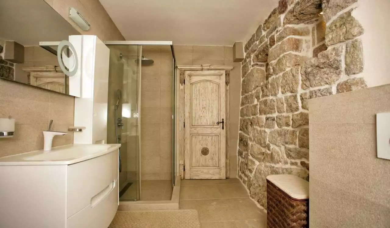 Villa 350m² in Montenegro, Rezevici. Priced at 780000€ rent photo-23