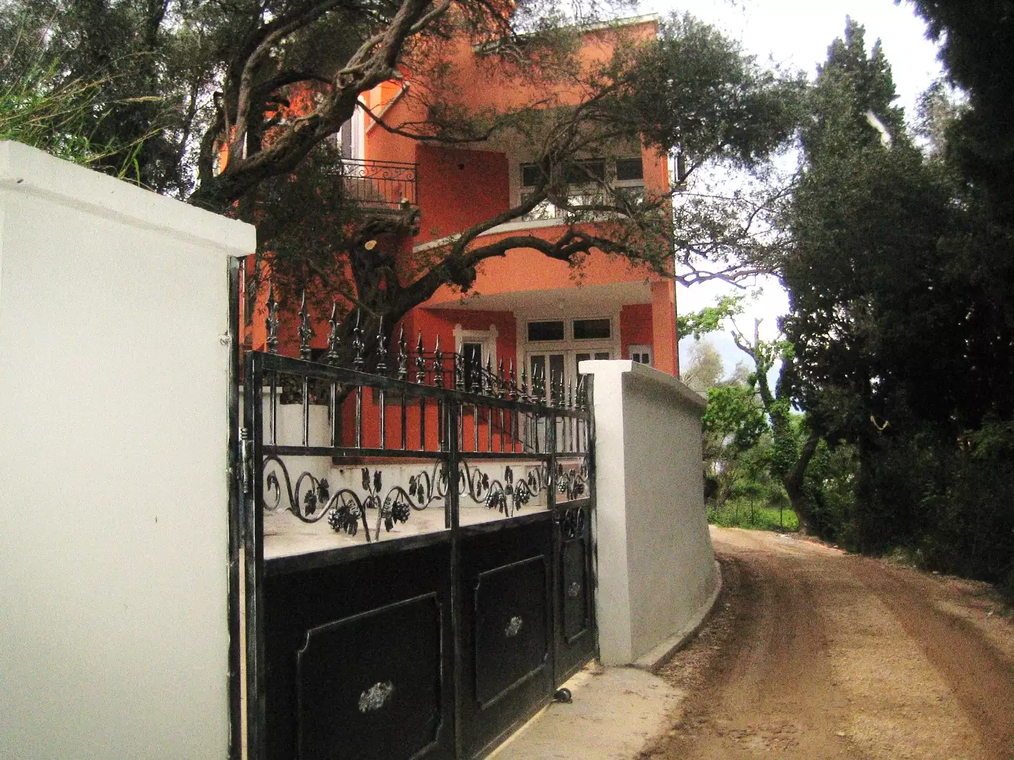 Hotels 343m² in Montenegro, Bar. Priced at 320000€ rent photo-3