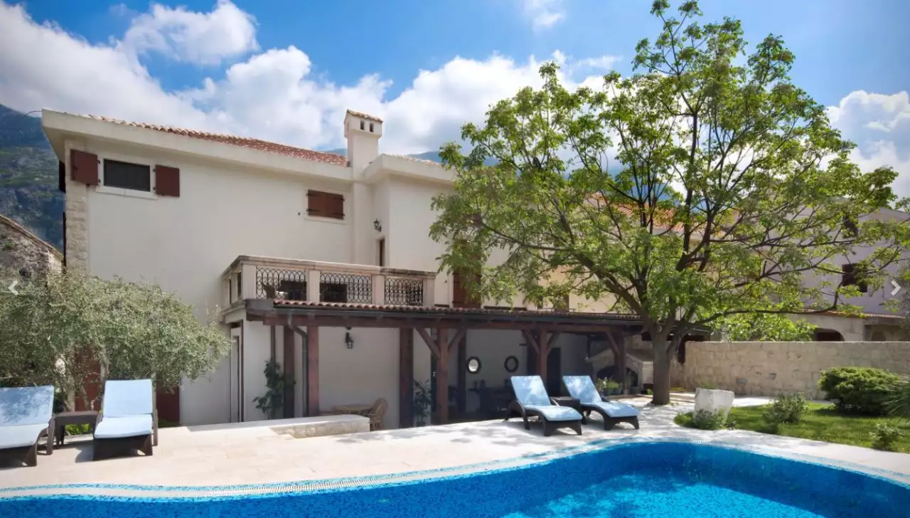 Villa 497m² in Montenegro, Prcanj. Priced at 4000000€ rent photo-12