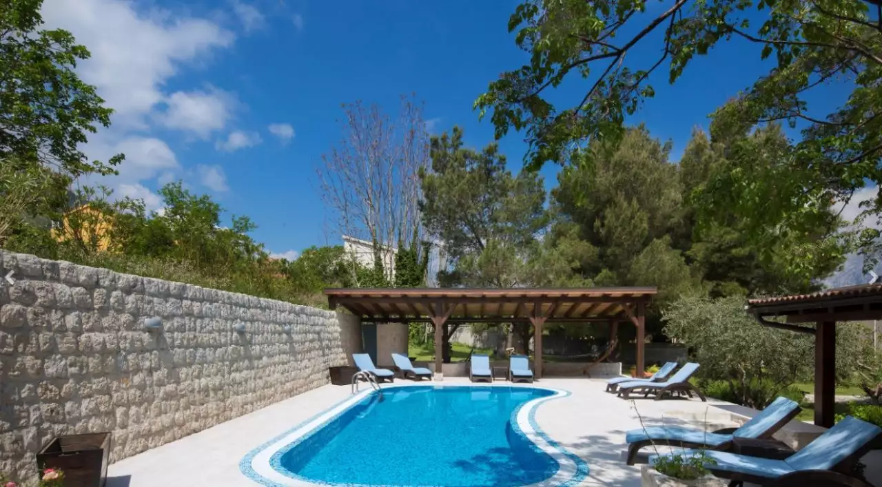 Villa 497m² in Montenegro, Prcanj. Priced at 4000000€ rent photo-13