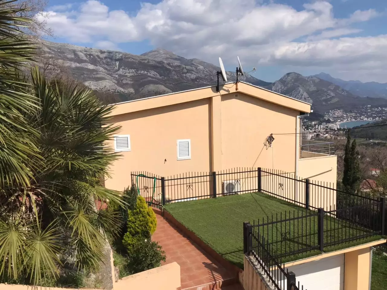 Villa 288m² in Montenegro, Sutomore. Priced at 540000€ rent photo-4