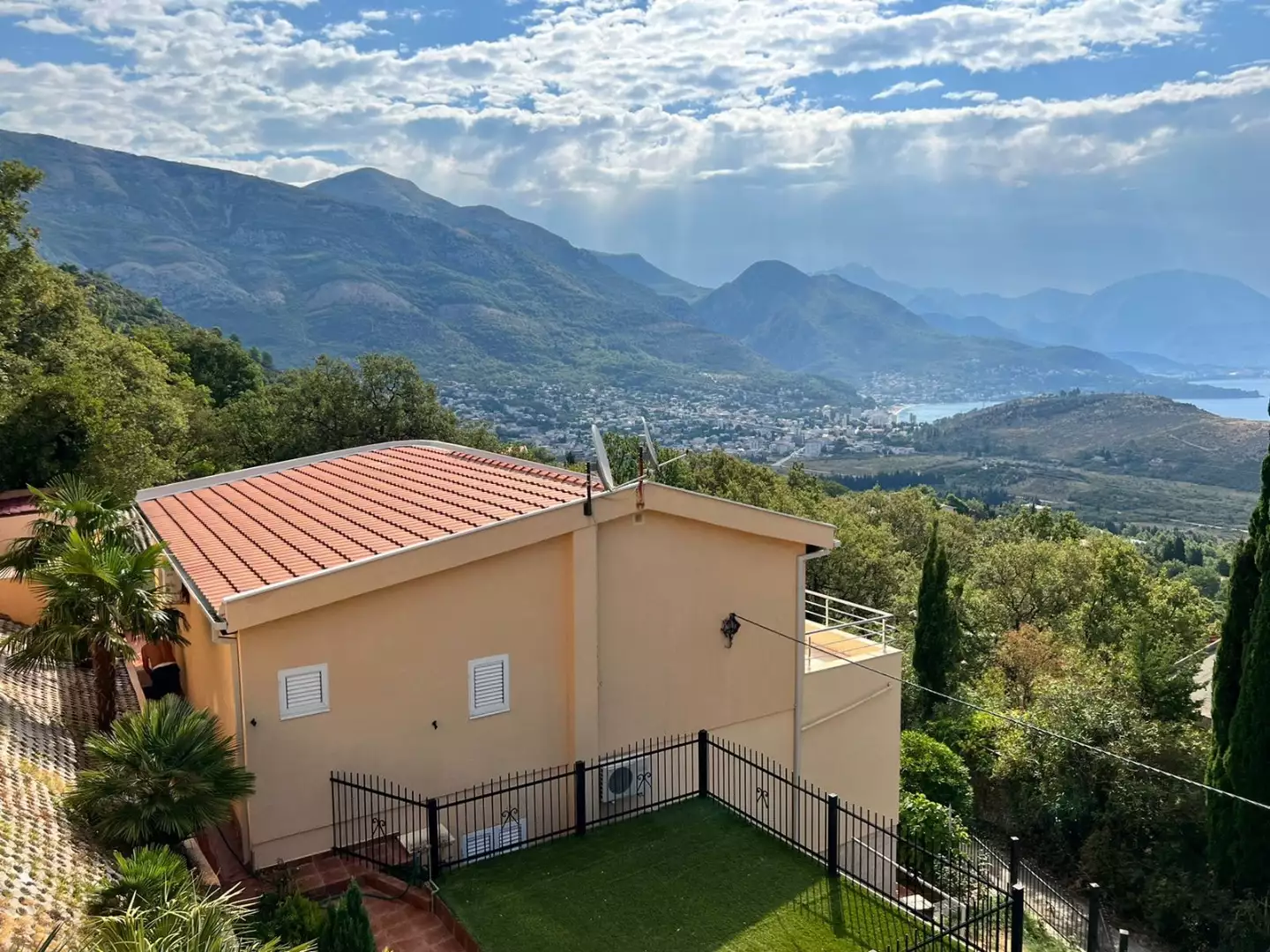 Villa 288m² in Montenegro, Sutomore. Priced at 540000€ rent photo-6